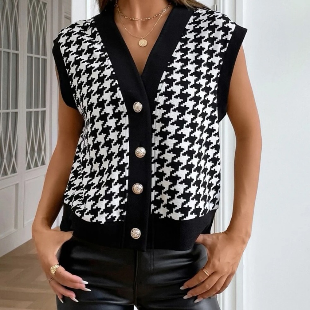 Hounds tooth sweater vest